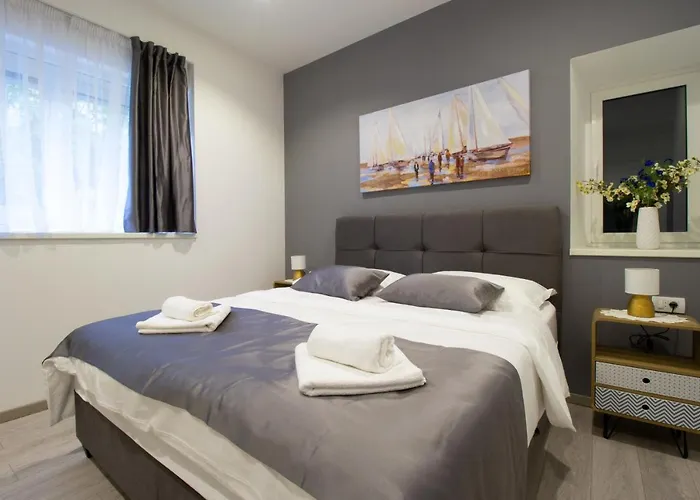 Urban Getaway Double Гостевой дом Сплит